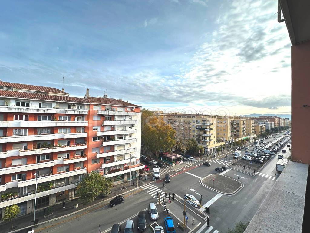 Appartamento in vendita a Roma viale Giulio Agricola, 6