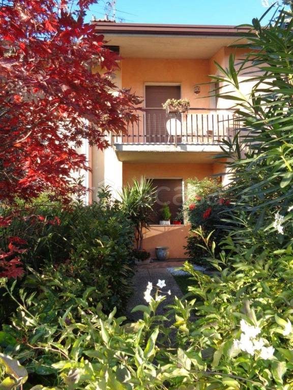Villa a Schiera in vendita a Lonato del Garda via Regia Antica