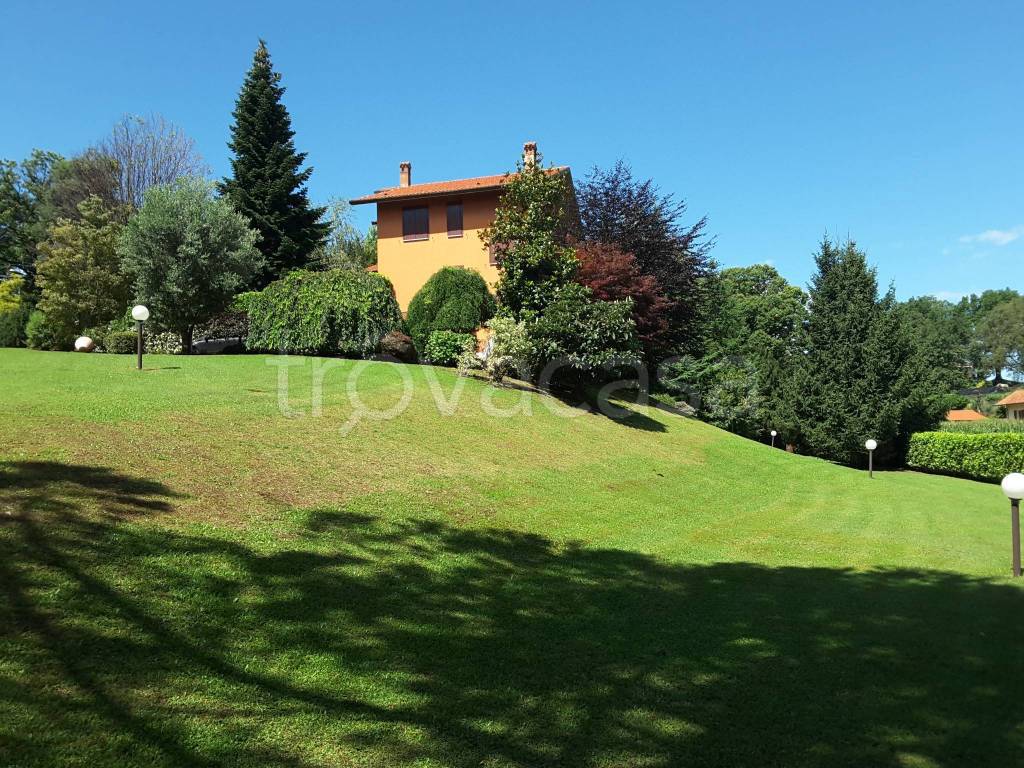 Villa in vendita a Sirtori via Gaetano Besana, 64