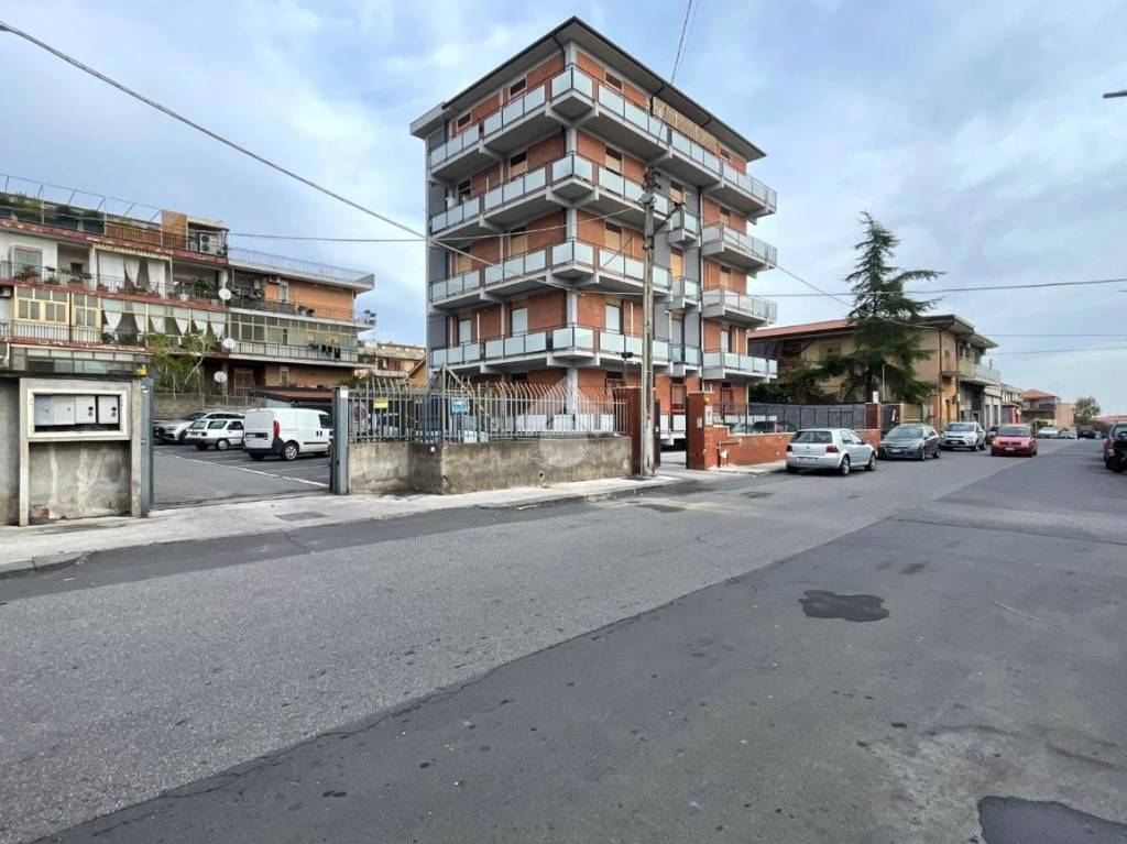 Garage in vendita a Catania via Luigi Galvani, 7