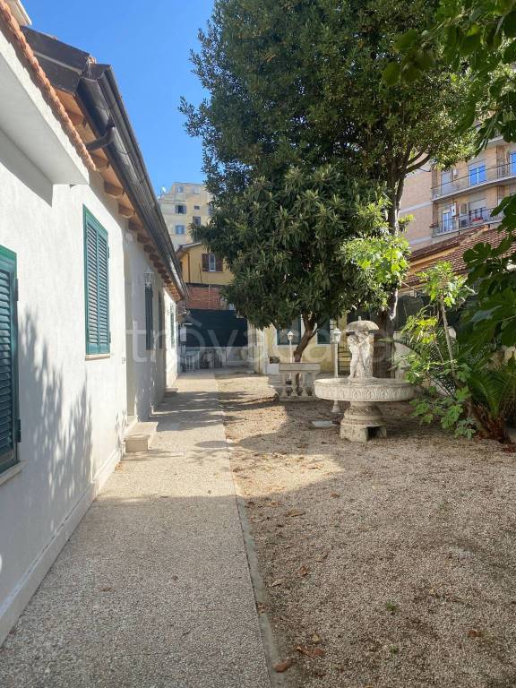 Villa Bifamiliare in in affitto da privato a Roma via Camillo Porzio, 31