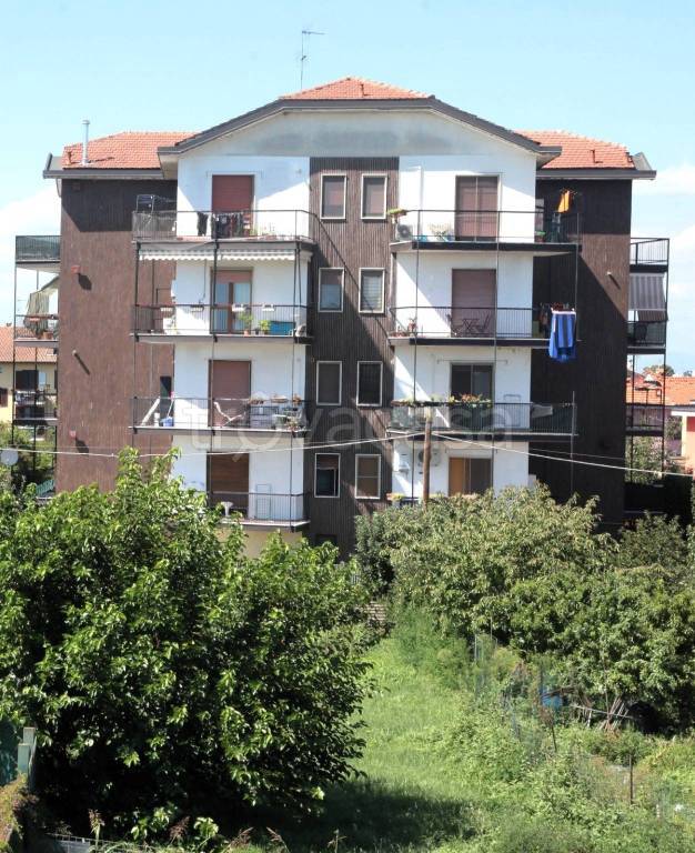 Appartamento in vendita a Rosate via Camillo Benso di Cavour, 11