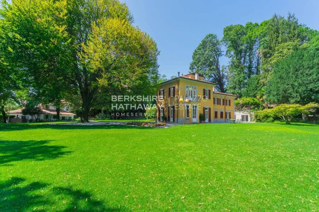 Villa in vendita a Como via Giuditta Pasta