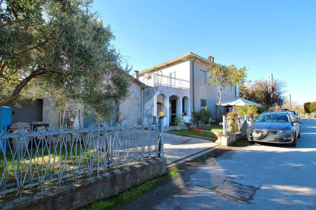 Casa Indipendente in vendita a San Mauro Pascoli via cagnona