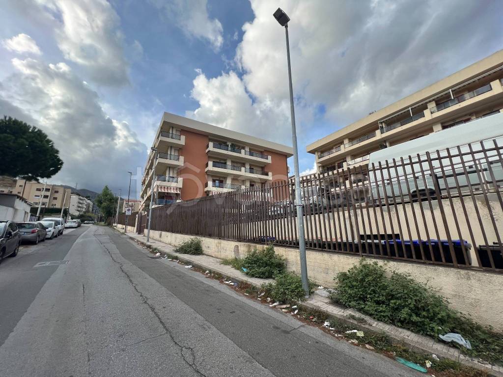 Magazzino in affitto a Messina via Mirulla, 6