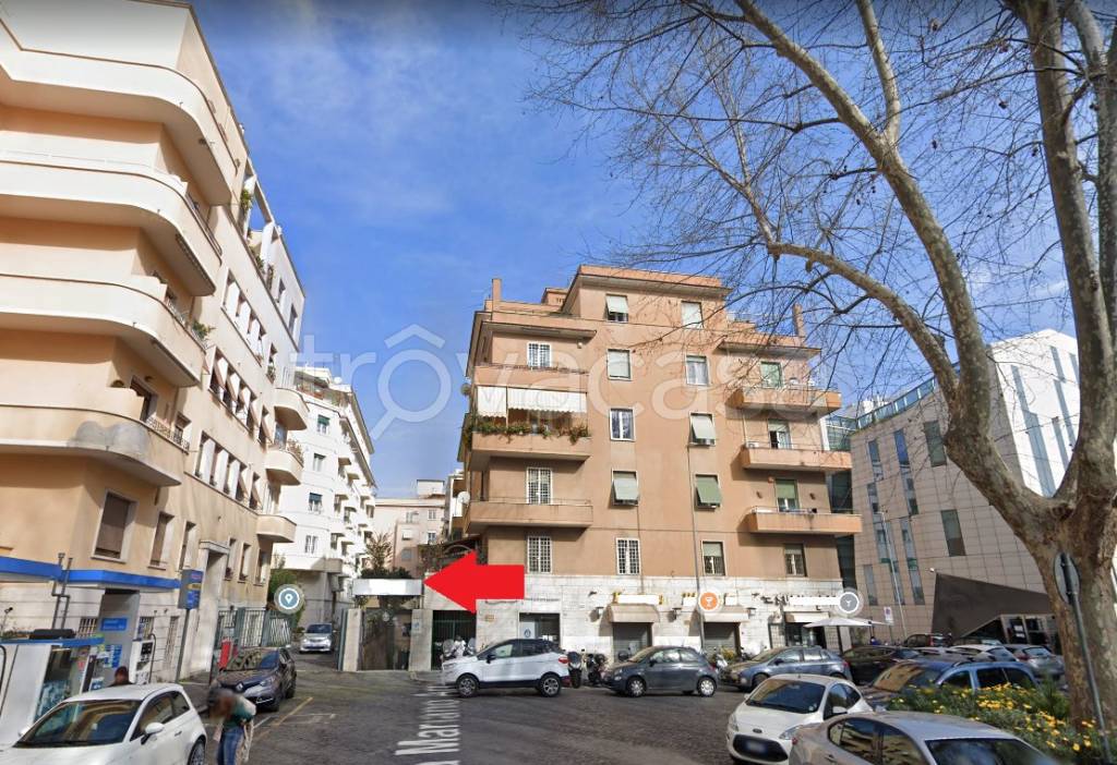 Magazzino in vendita a Roma piazza Mariano Armellini