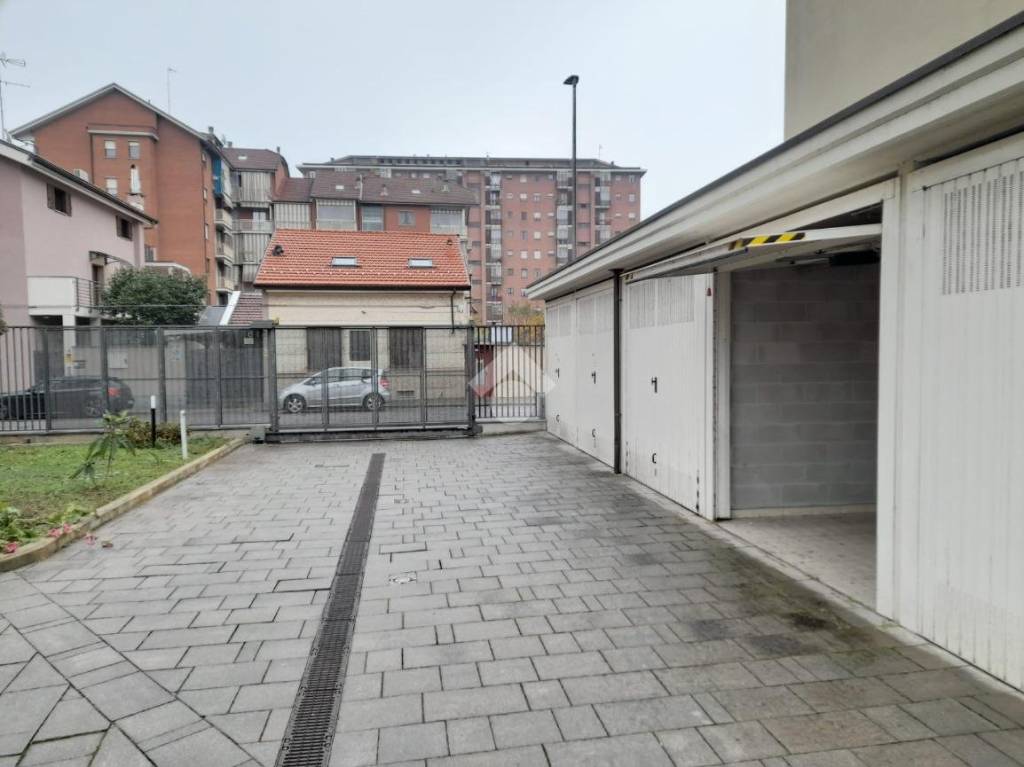 Garage in vendita a Torino via Vistrorio, 51