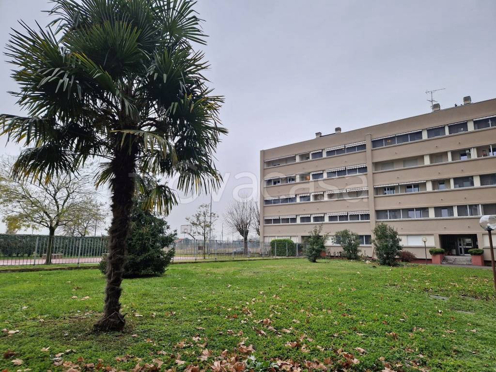 Appartamento in vendita a Cesano Boscone via Trento, 21