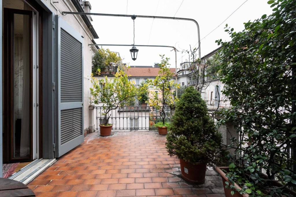 Appartamento in vendita a Milano via Luigi Settembrini, 35