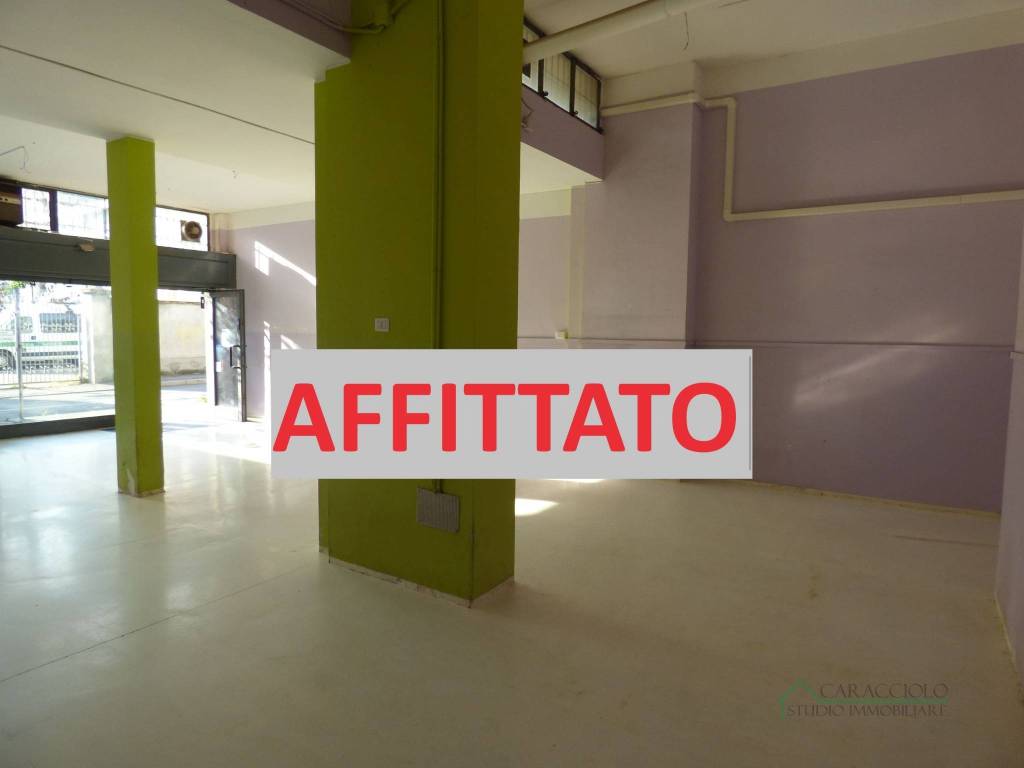 Negozio in affitto a Bollate via Ambrogio da Bollate