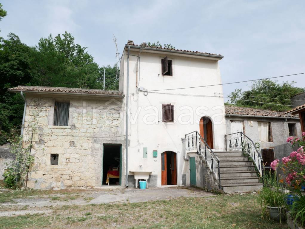 Casale in vendita a Caramanico Terme contrada Fonte Santa Croce