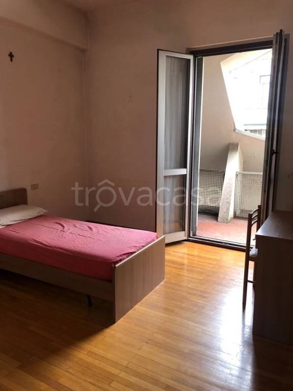 Appartamento in affitto a Milano via Della Commenda 37