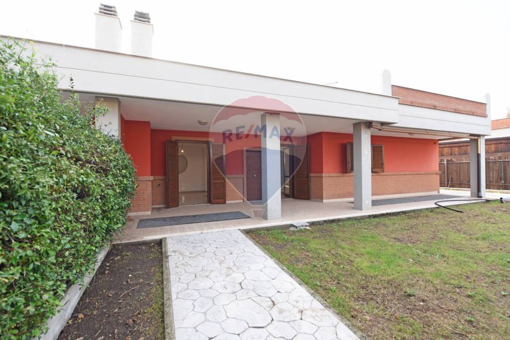 Villa Bifamiliare in vendita a Foggia via Ralph De Palma, 6