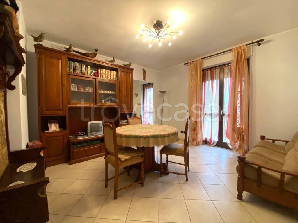 Appartamento in vendita ad Alba via Giovanni Battista Traverso, 4