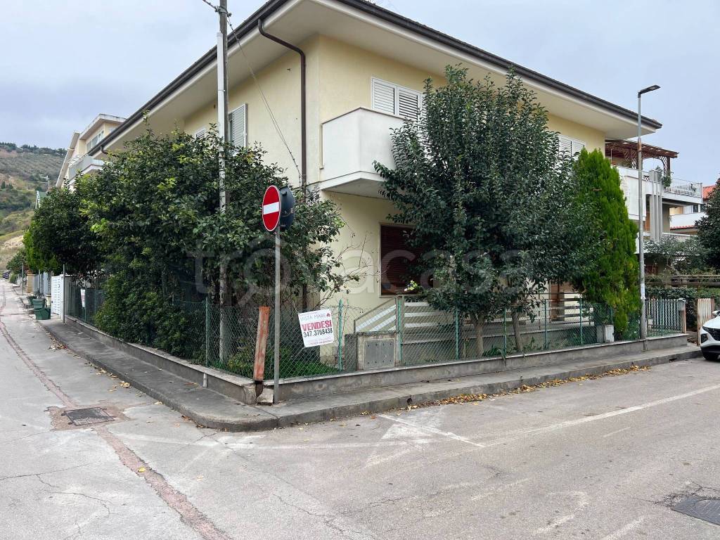 Appartamento in vendita a Roseto degli Abruzzi via Paolo Veronese, 48