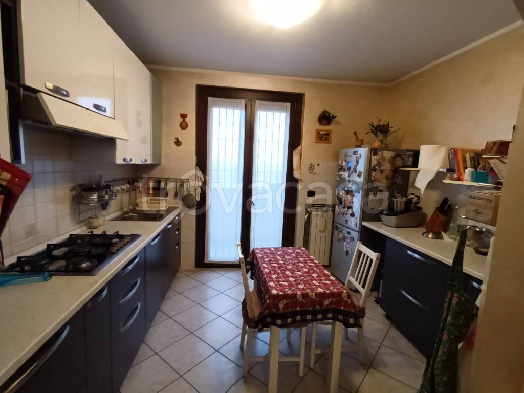 Appartamento in vendita a Treviglio via Isser