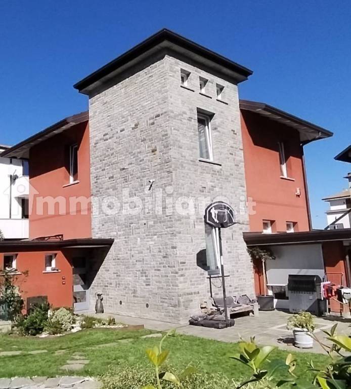 Villa in vendita a Oggiona con Santo Stefano