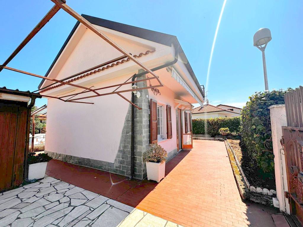 Villa in vendita a Ceriale via Torsero, 41