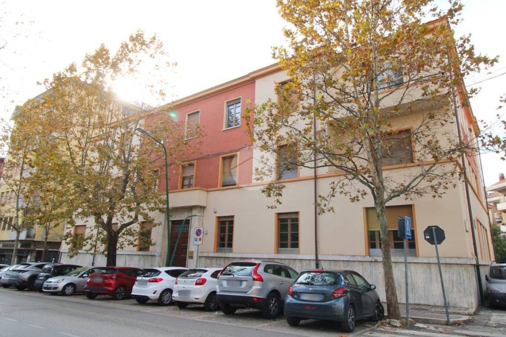 Appartamento in vendita a Teramo viale Giovanni Bovio, 29