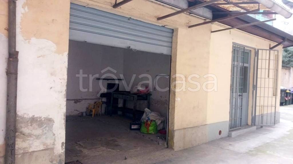 Garage in vendita a Torino via Pollenzo, 10