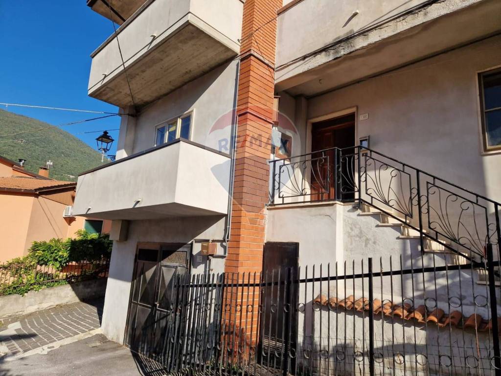 Appartamento in vendita a Bussi sul Tirino via del vecchio Mattatoio, 10