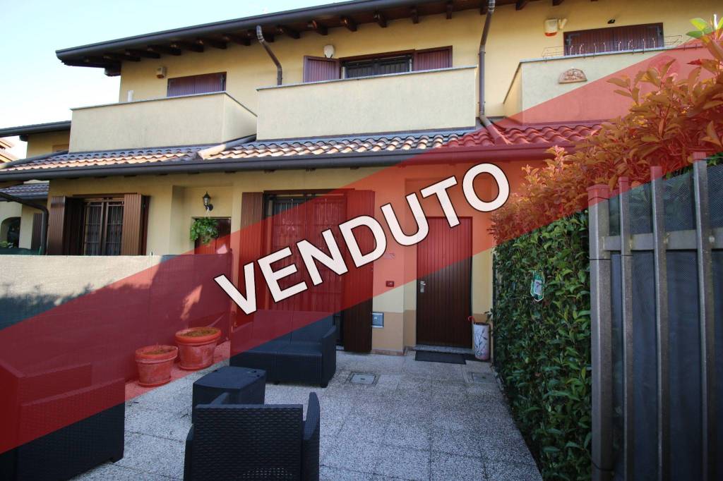 Villa a Schiera in vendita a Caronno Pertusella via Monte Bisbino, 155