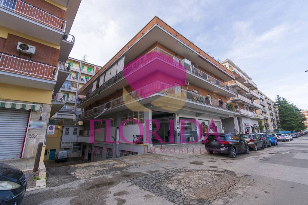 Appartamento in vendita a Pomezia viale Dante Alighieri