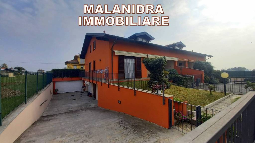 Villa in vendita a Momo via Carlo Boniperti, 34