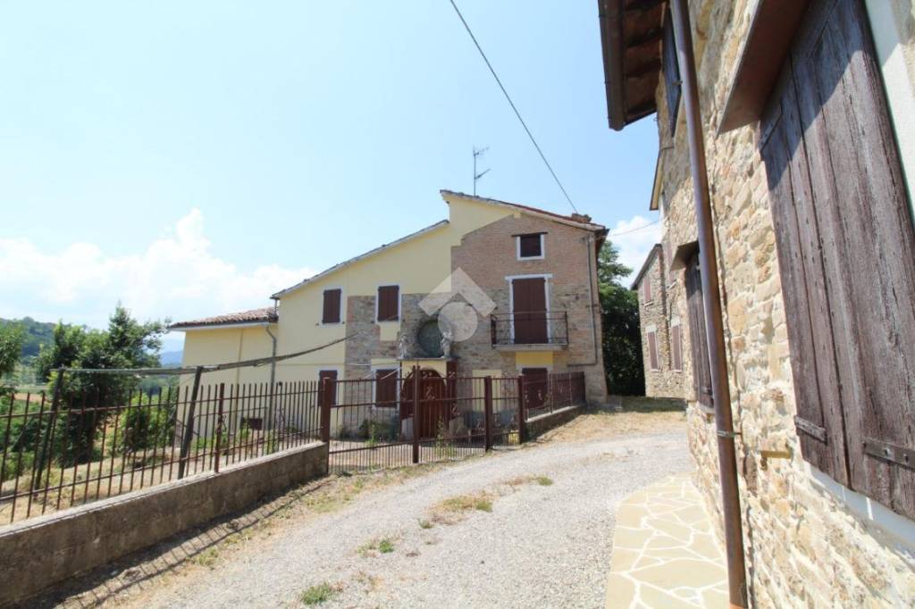 Casa Indipendente in vendita a Lesignano de' Bagni via Bassa di s. Michele
