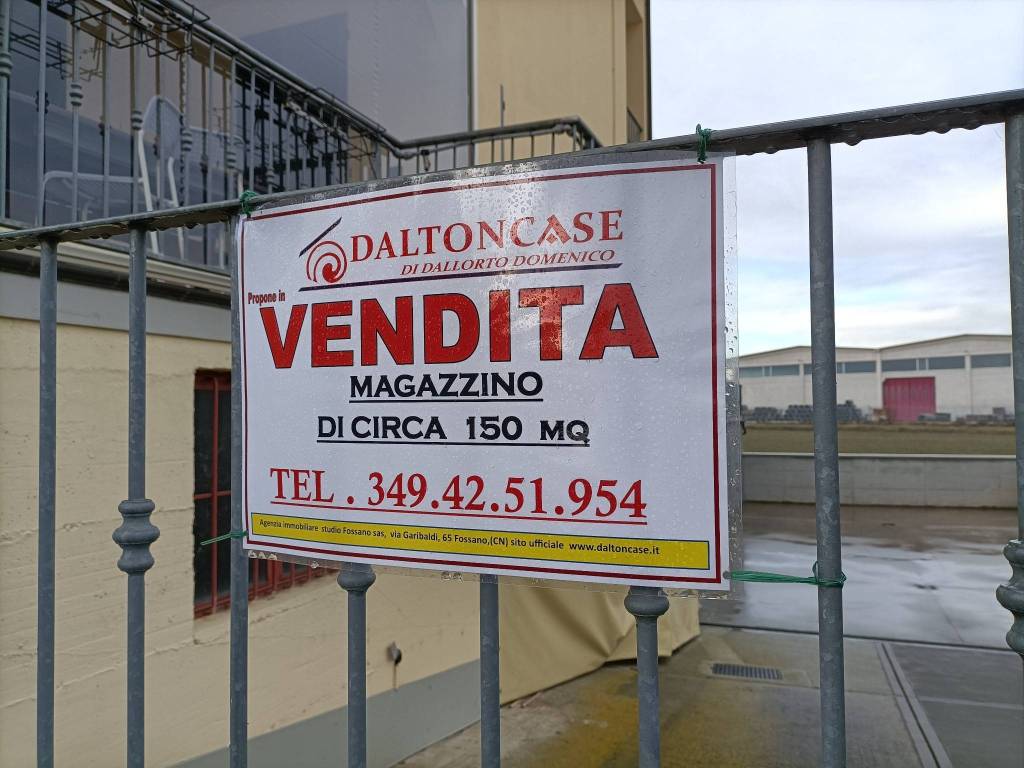 Garage in vendita a Fossano via Trinità