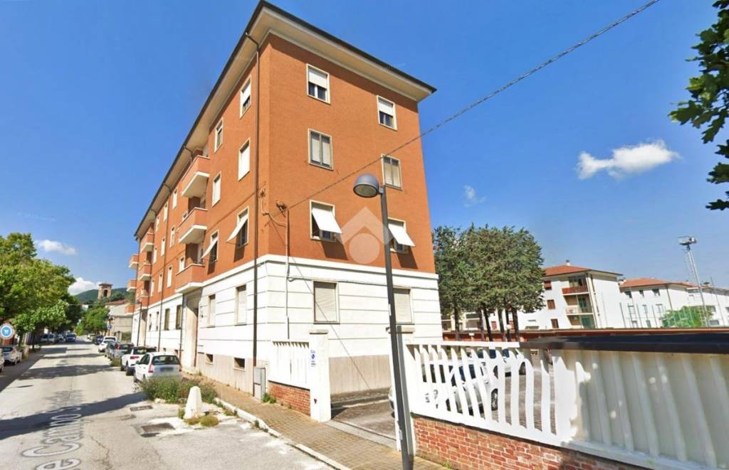 Appartamento in vendita a Fabriano via Campo Sportivo, 36