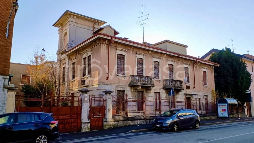 Villa in vendita a Busto Arsizio viale delle Rimembranze, 17