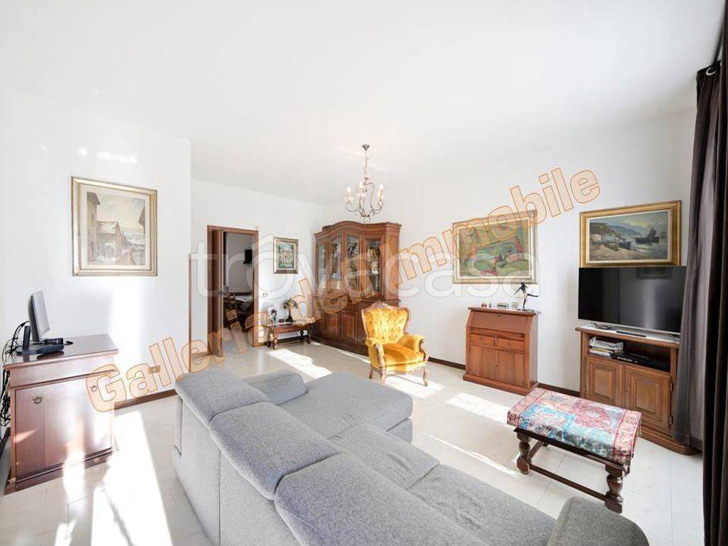 Villa in vendita a Cassinetta di Lugagnano via Alcide De Gasperi