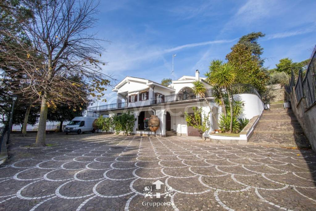 Villa in vendita a Marino via Leonardo da Vinci, 10