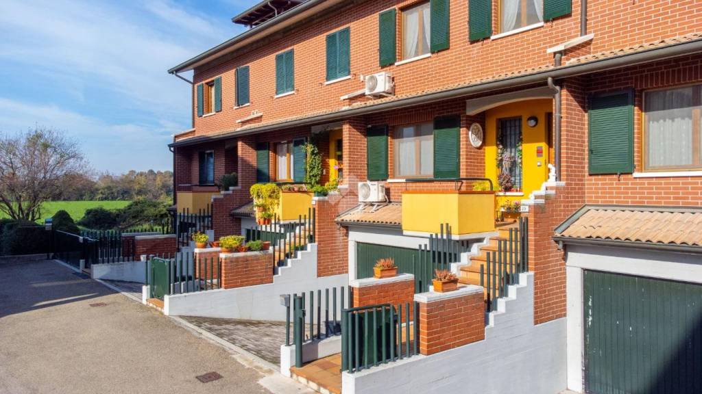 Villa a Schiera in vendita a Castelnovo di Sotto via Giotto, 1