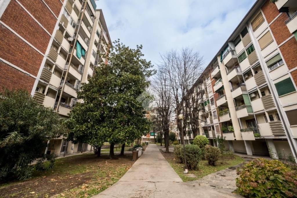 Appartamento in vendita a Milano viale cà Granda, 44