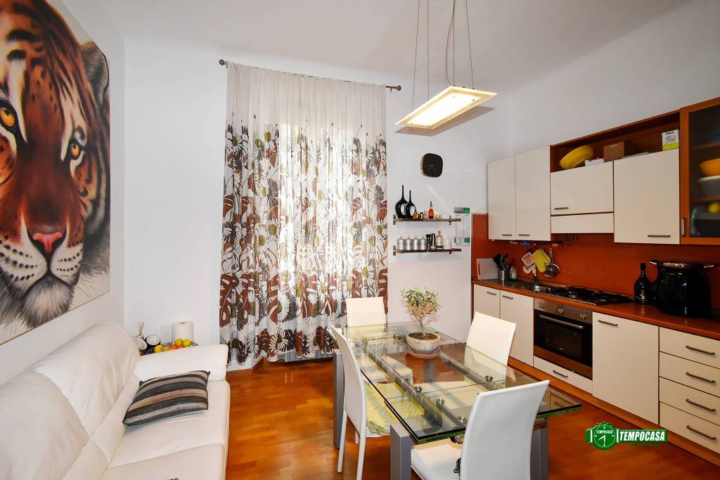 Appartamento in vendita a Milano via Volvinio