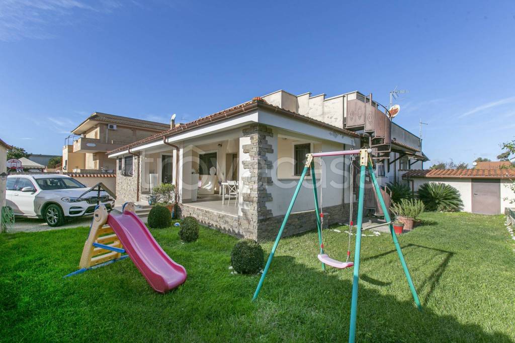 Villa Bifamiliare in vendita ad Anzio via Ticino, 83