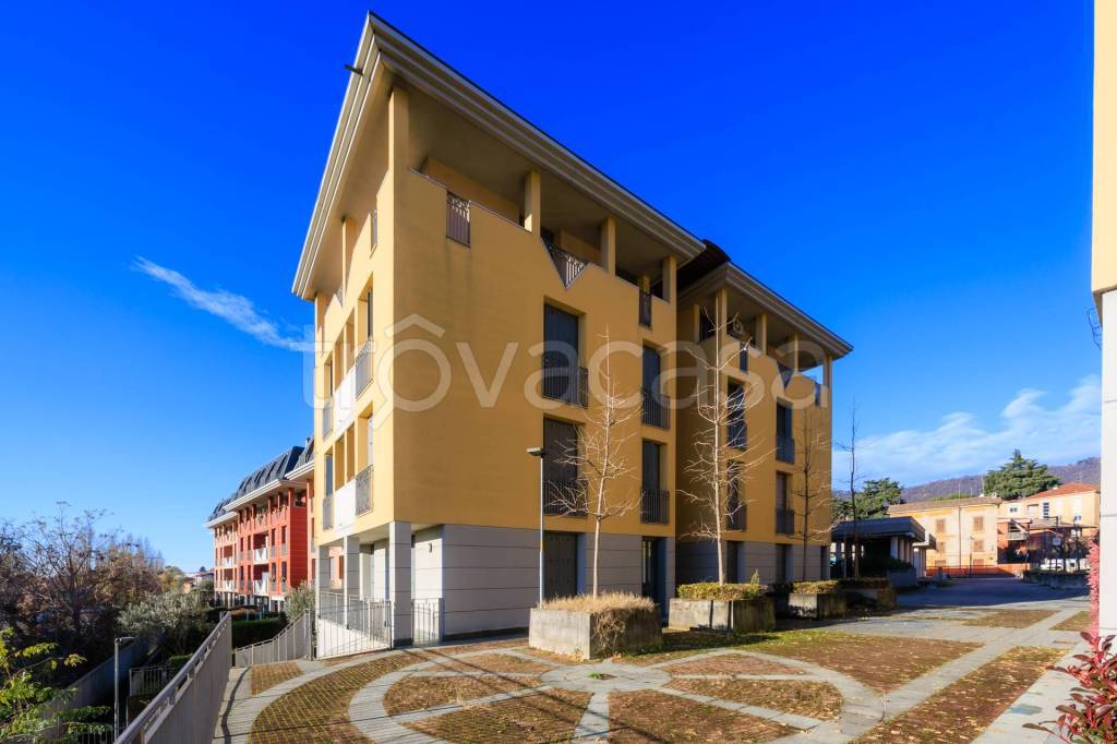Appartamento in vendita ad Alzano Lombardo via 4 Novembre