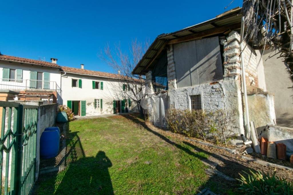 Casa Indipendente in vendita a Camino via Villanova, 12