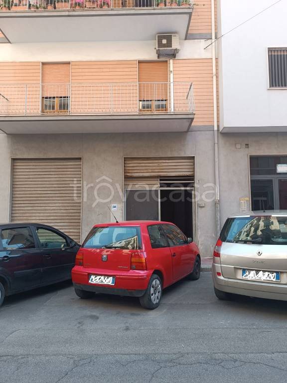 Magazzino in affitto a Taranto via Solìto, 5