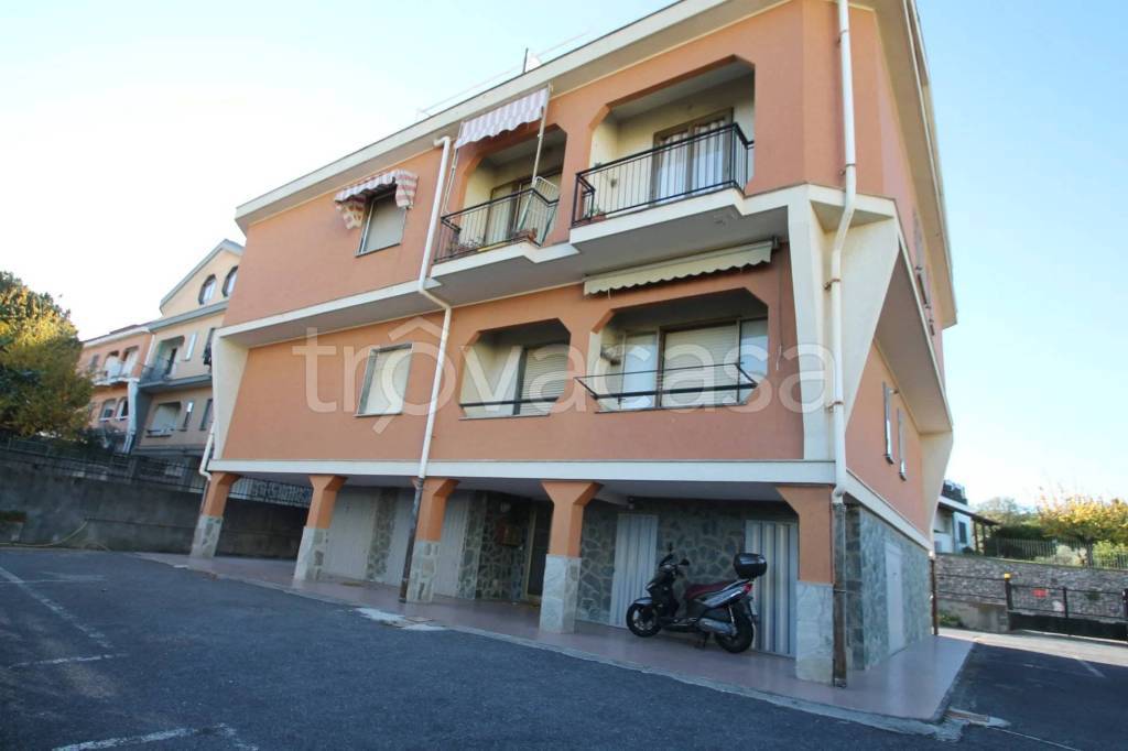 Appartamento in vendita a Borghetto Santo Spirito via Castellaro 10.