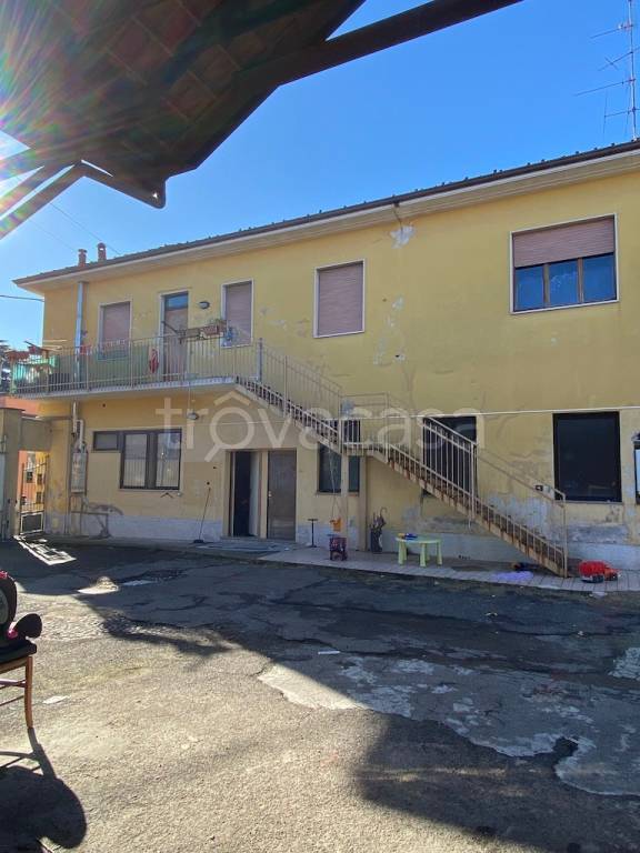 Casa Indipendente in vendita a Busto Arsizio via Antonio Sciesa, 2