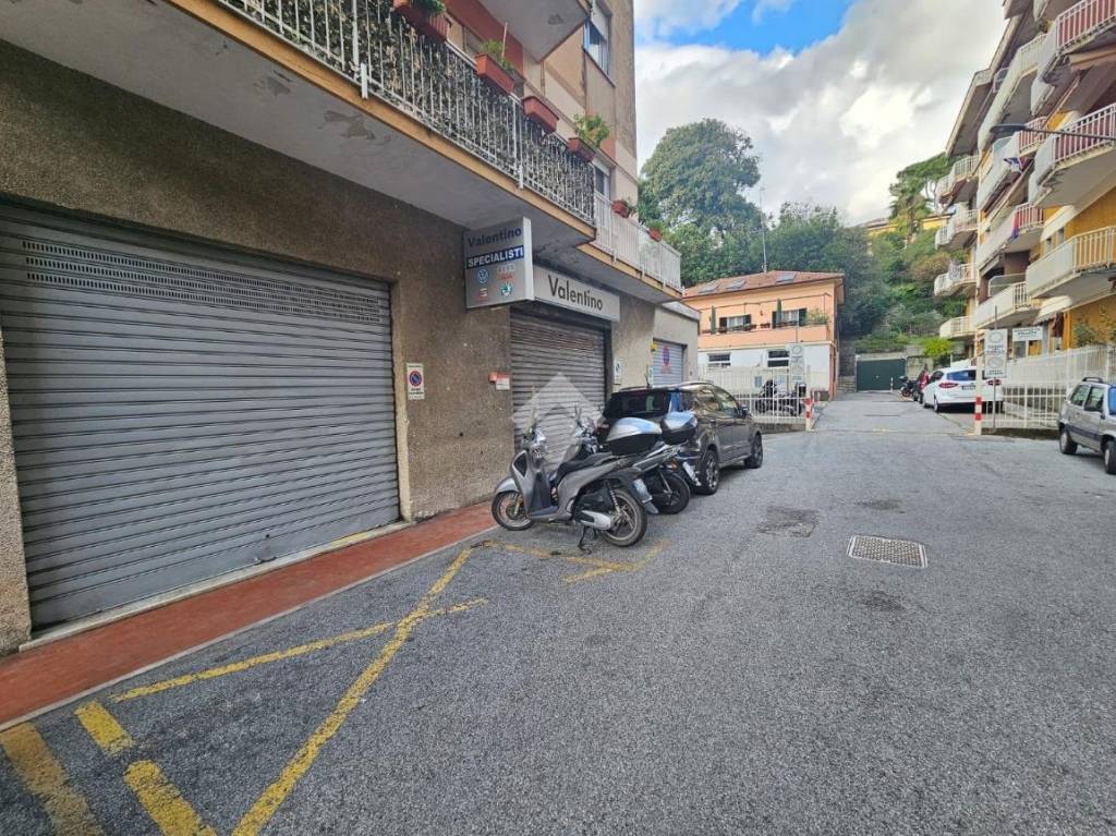 Magazzino in affitto a Rapallo via Tassara