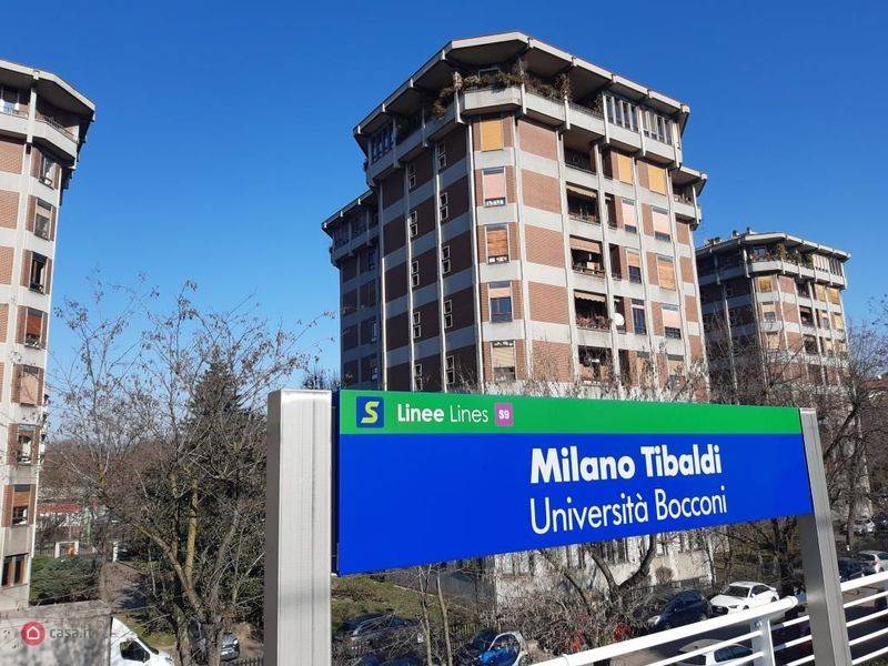 Intero Stabile in affitto a Milano