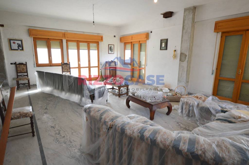 Villa in vendita a Montalto Uffugo via Eugenio Montale, 5