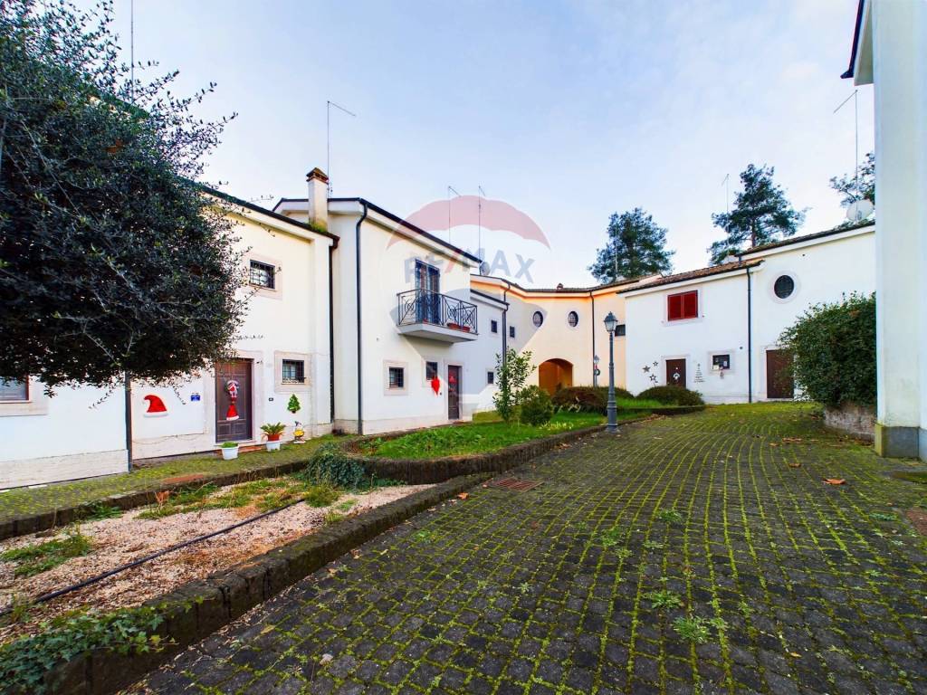 Villa a Schiera in vendita a Nepi via bizet