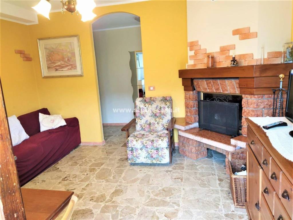Appartamento in vendita ad Algua via marconi