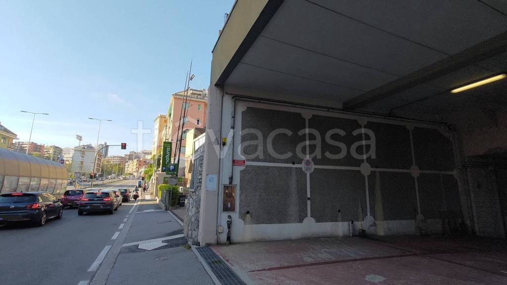 Garage in vendita a Genova corso Europa, 302