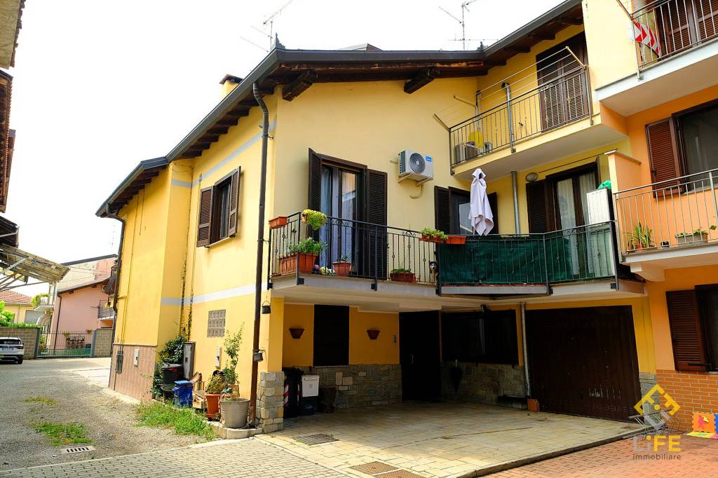 Casa Indipendente in vendita a Galliate viale Camillo Benso di Cavour, 33